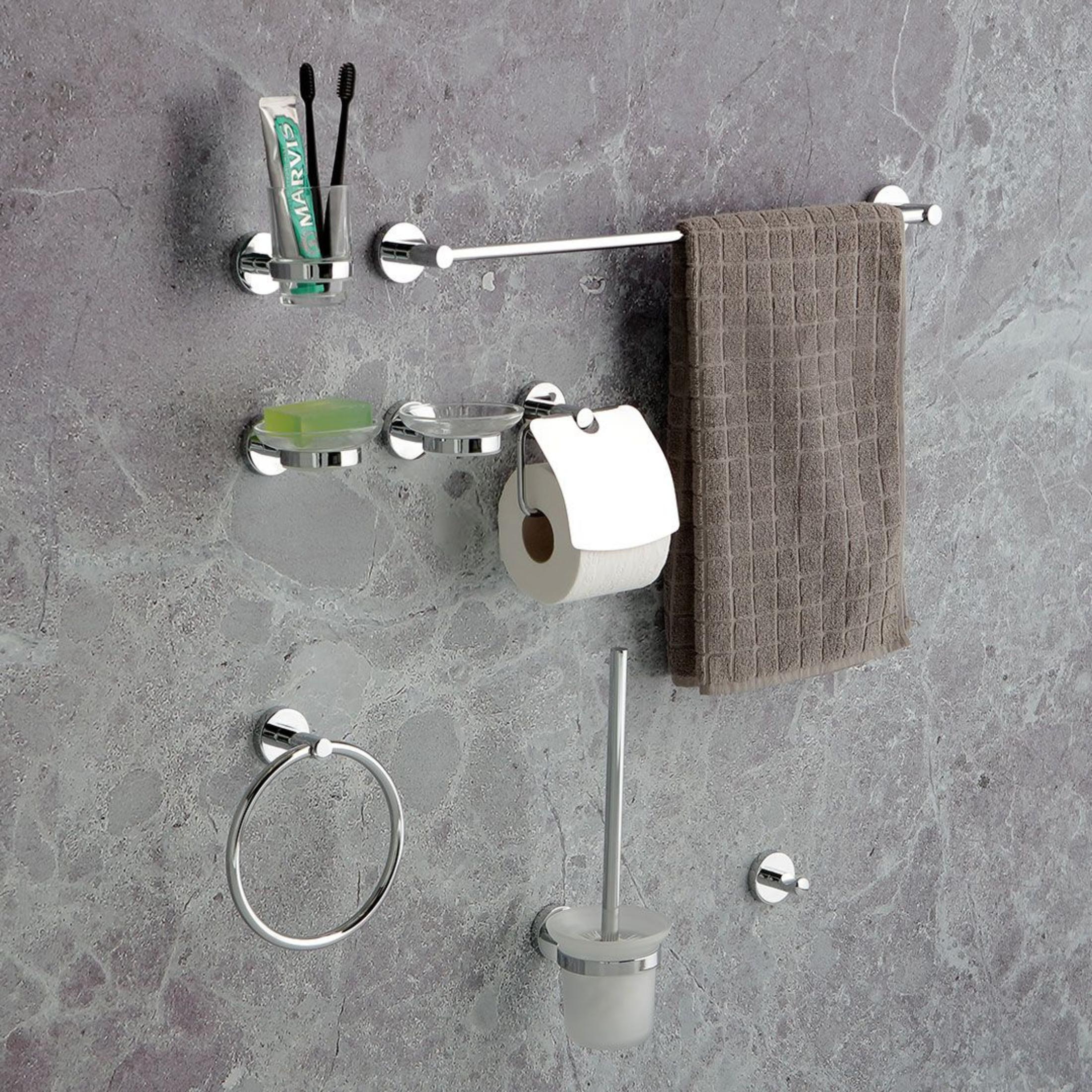 Set da 8 accessori per il bagno "Lukas" in metallo cromato da parete